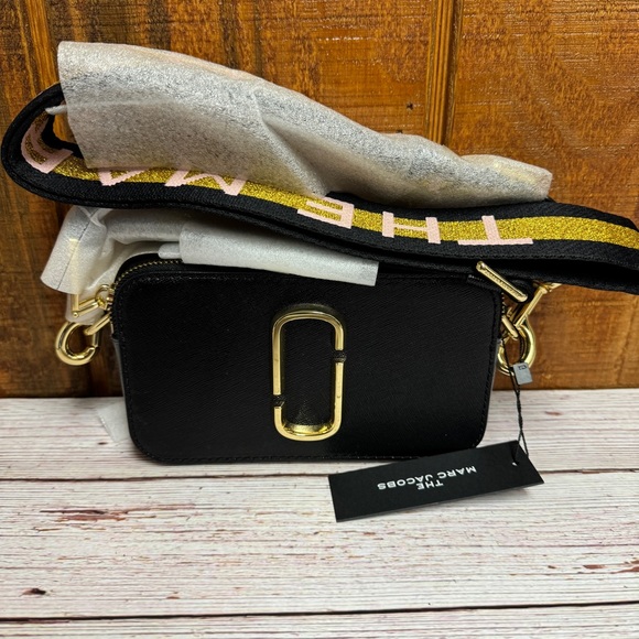 Marc Jacobs Handbags - Marc Jacobs Snapshot Crossbody